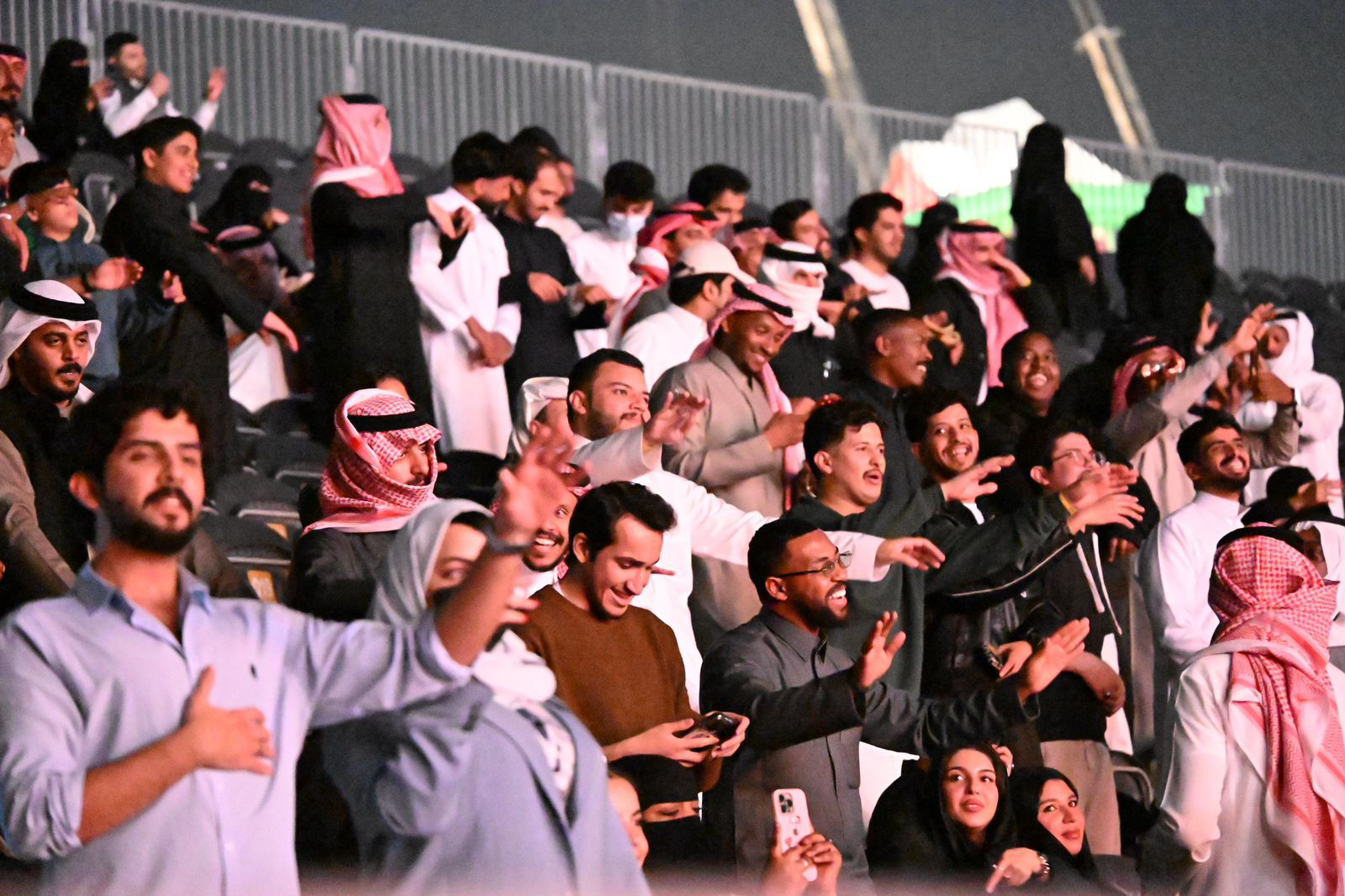 بـ 15 أغنية.. «شبح بيشة» يلهب ليل الدمام في «جوي أرينا»